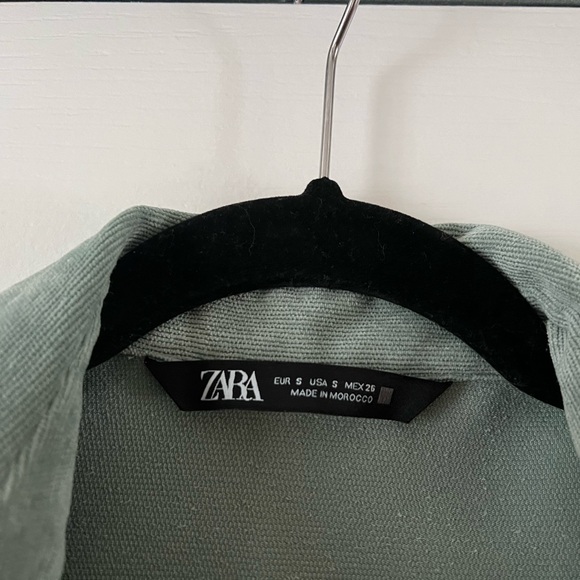 Zara Women's Casual Green Button-Down Shirt - Picture 6 of 9